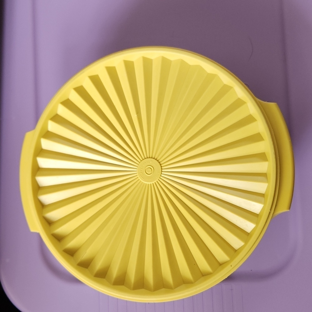 Tupperware Vintage Harvest Gold Servalier